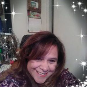 Meet your Posher, Estela